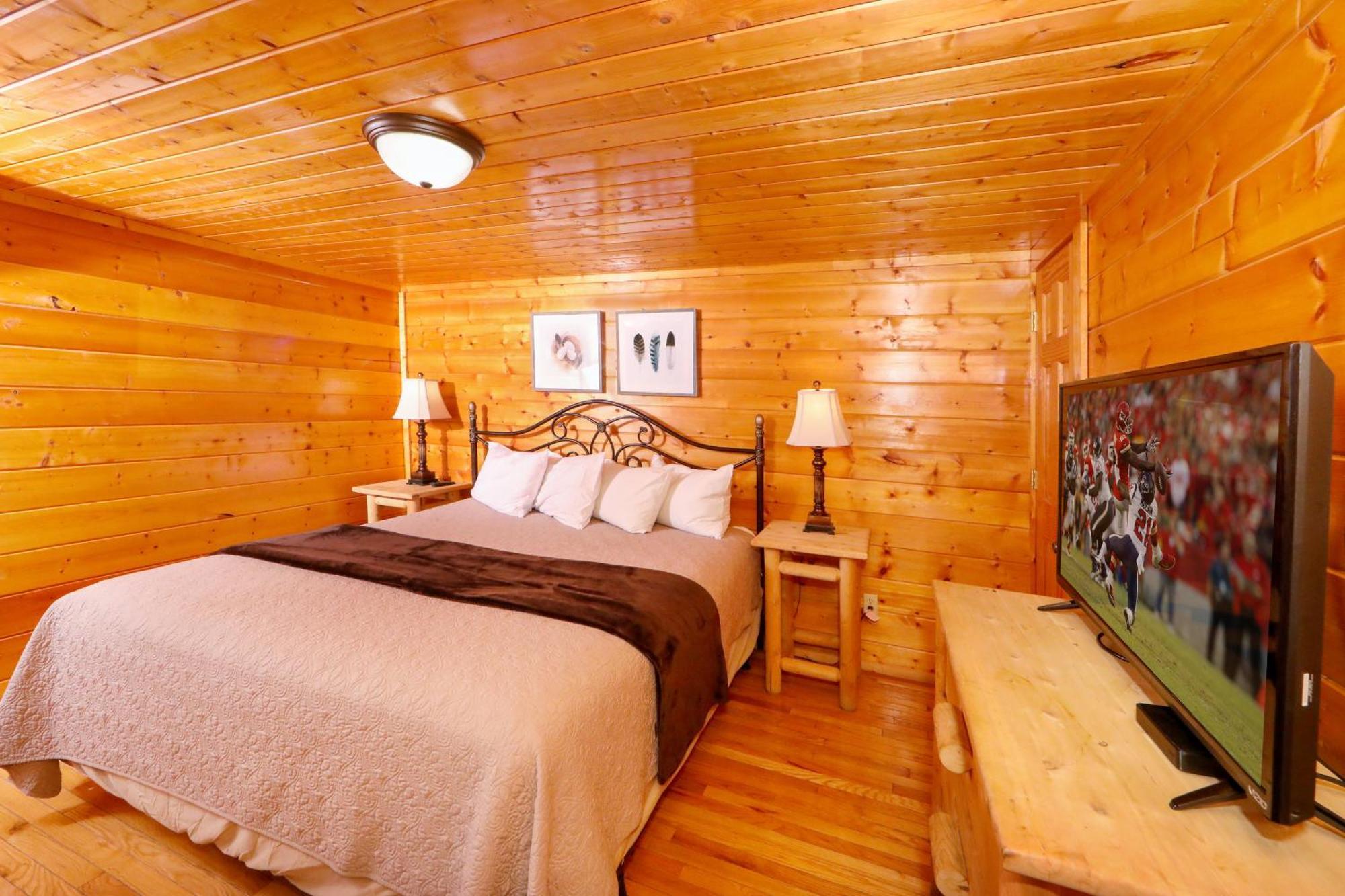 Smoky Top Sevierville Room photo