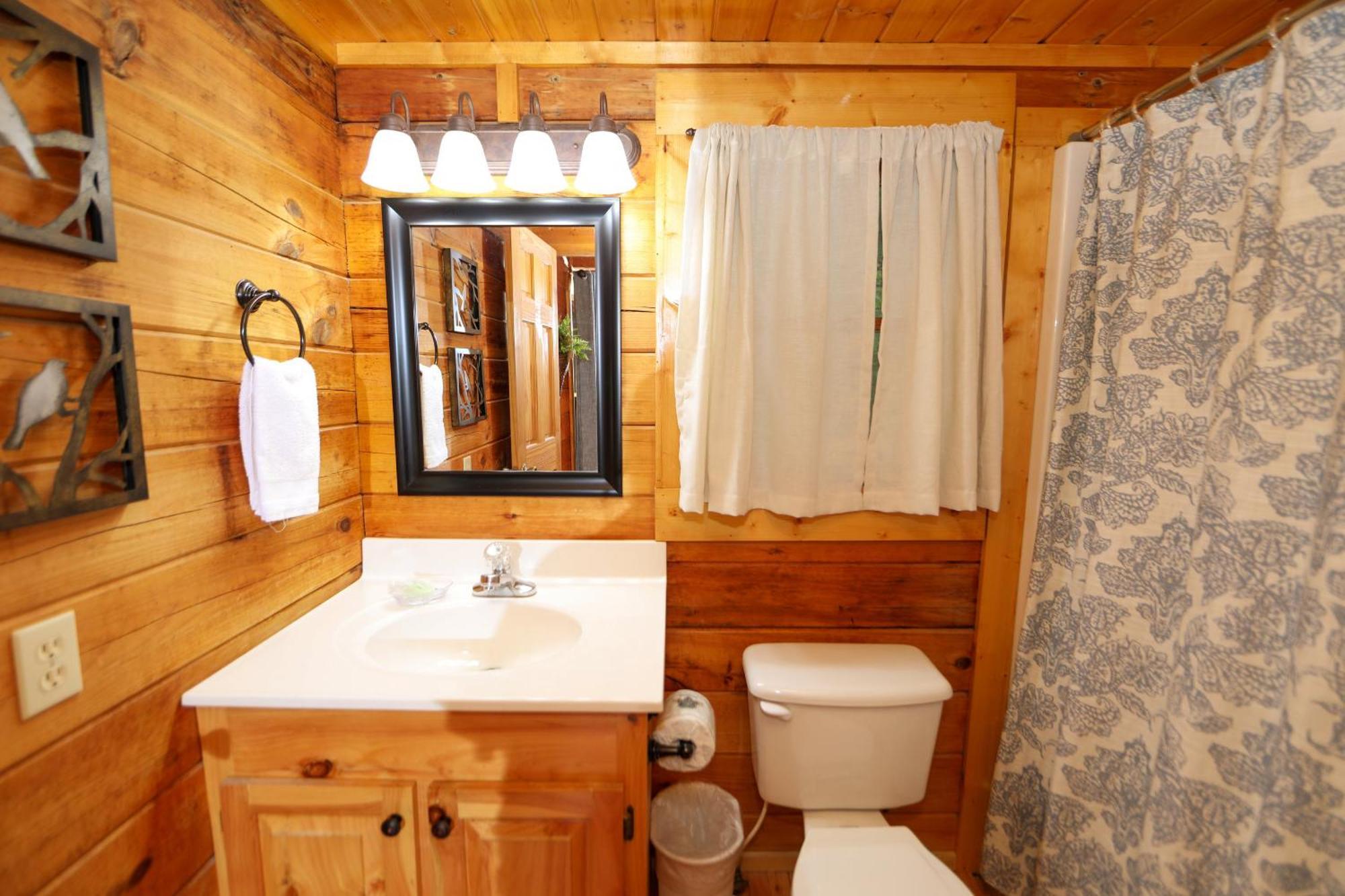 Smoky Top Sevierville Room photo